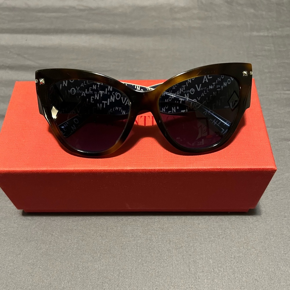 Women’s Valentino Garavani cat eye sunglasses